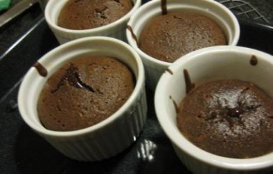 Sıcak Çikolatalı Kek Tarifi