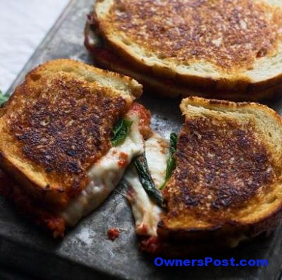 mozarella-ve-domates-soslu-tost-tarifi