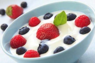 kara-bugdayli-meyveli-yogurt-tarifi