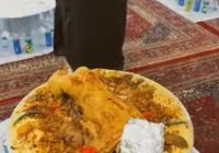 Viransehirde pirinç pilavı üstünde Kuzu Kebap, Fırında Kuzu Kebap lezzeti yemekpost.com afiyet olsun
