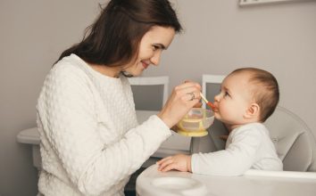 Ay Ay Bebek Gelişimi Miniğiniz Ne Yemeli, Kaç Saat Uyumalı?