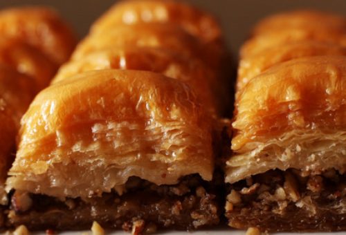 Söke Usulü Tatlı Cevizli Ev Baklavasi Tarifi