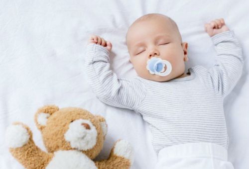 En Zor Dönemi Bile Sıkıntısız Atlatın Bebeği Anne Sütünden Kesme Yöntemleri