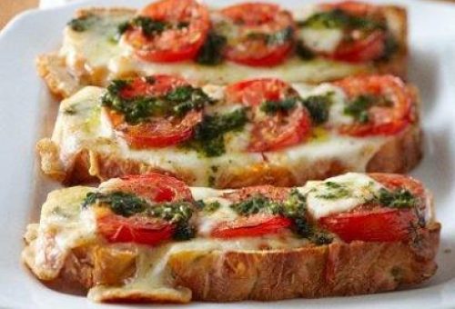 Fesleğenli Ekmek Pizza Tarifi