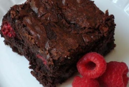 Demirözü Usulü Tatlı Frambuazlı Browni Pasta Tarifi