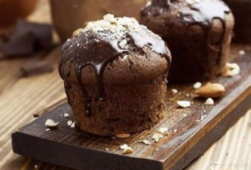 Bekilli Usulü Tatlı Glazürlü Çikolatali Muffin Tarifi
