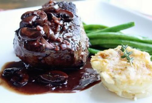 Madagasgar Steak With Dömilass Sauce Eşliğinde Tarifi