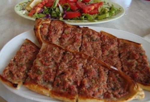 Aydın Usulü Kıymalı Pide Tarifi