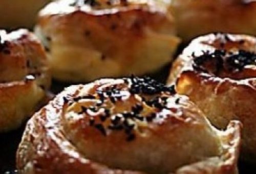 Küncülü Kömbe Susamli Börek Tarifi