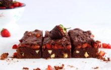 Suşehri Usulü Tatlı Çikolatalı Çilekli Brownie Tarifi