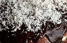 Kilis Usulü Tatlı Çikolata Soslu Muzlu Pasta Tarifi