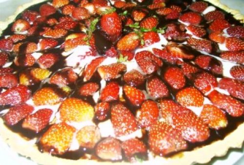 Çilekli Tart Tarifi